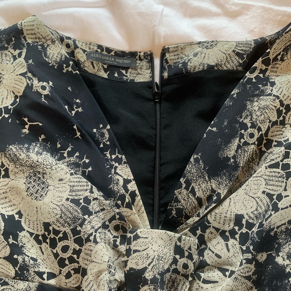 Brand: Alexander McQueen
Category: Dress. Colors: Black and Gold flowers - Picture 5 of 11